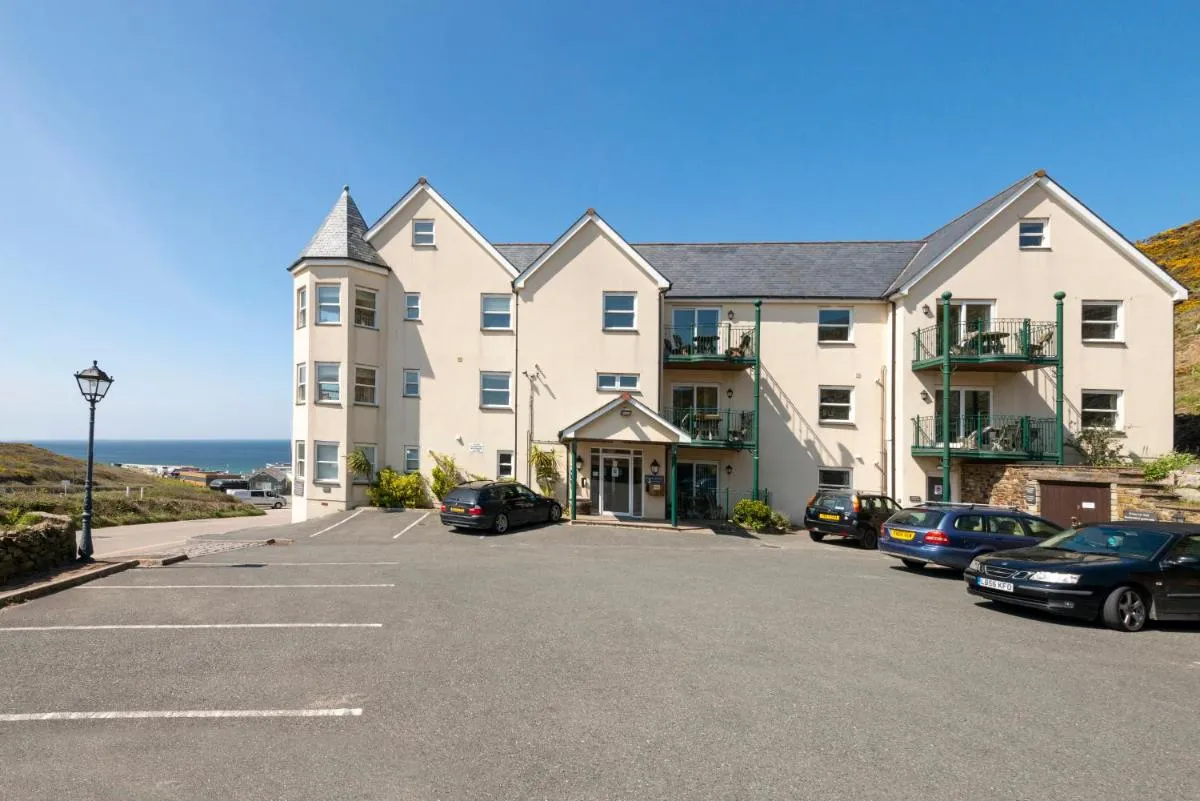 Image 5 of Beachcombers Apartments