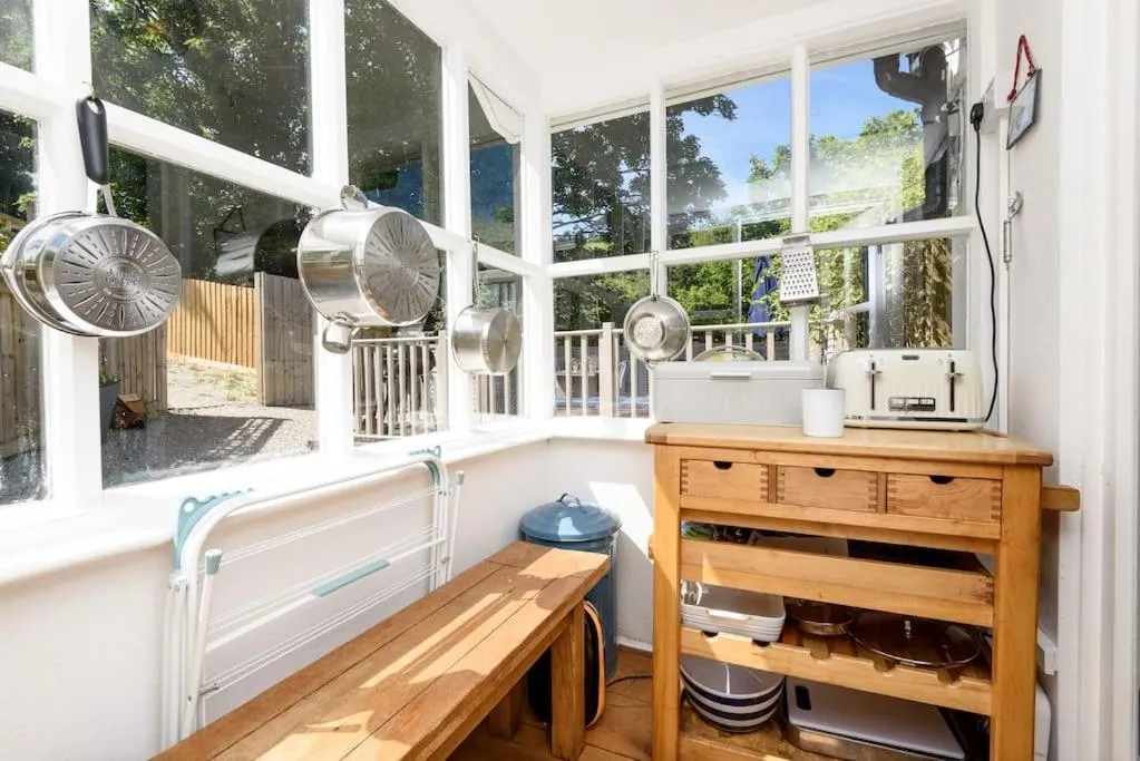 Image 2 of Bijou Coastal Apartment in Polperro With Hot Tub Onsite Parking Downhill Walk To Village