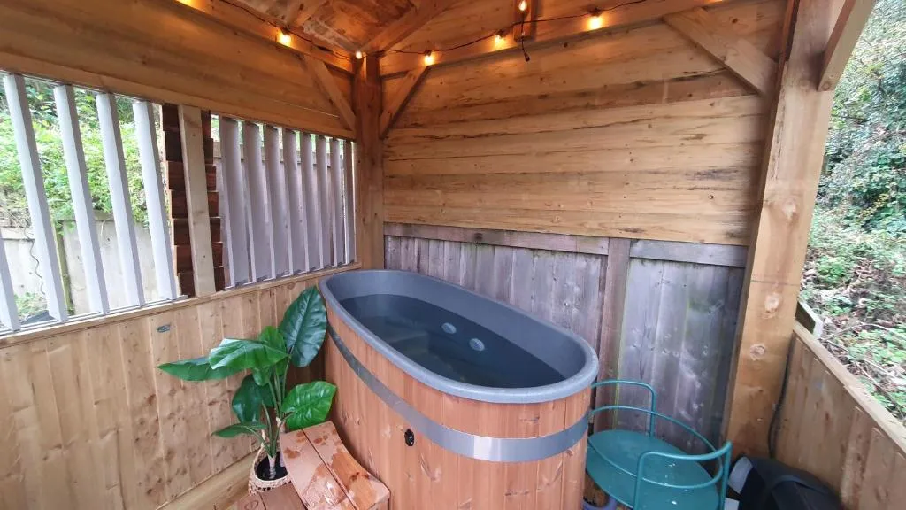 Image of Bijou Coastal Apartment in Polperro With Hot Tub Onsite Parking Downhill Walk To Village