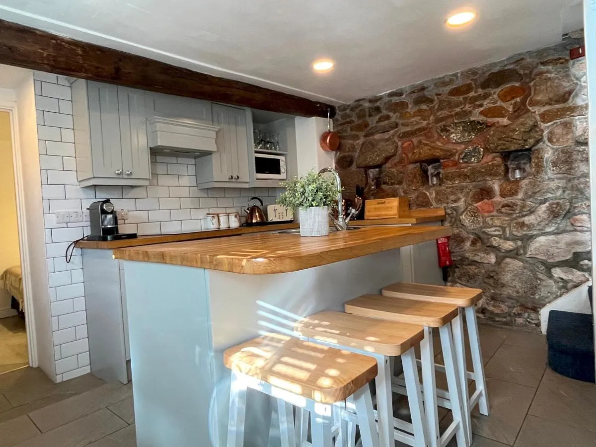 Image 3 of Boatsman’s Cottage- sleeps 4- Garage- Mousehole
