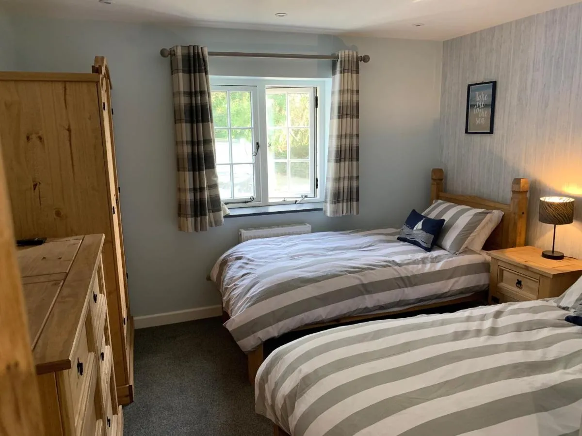 Image 2 of Bossiney Cove Cottage
