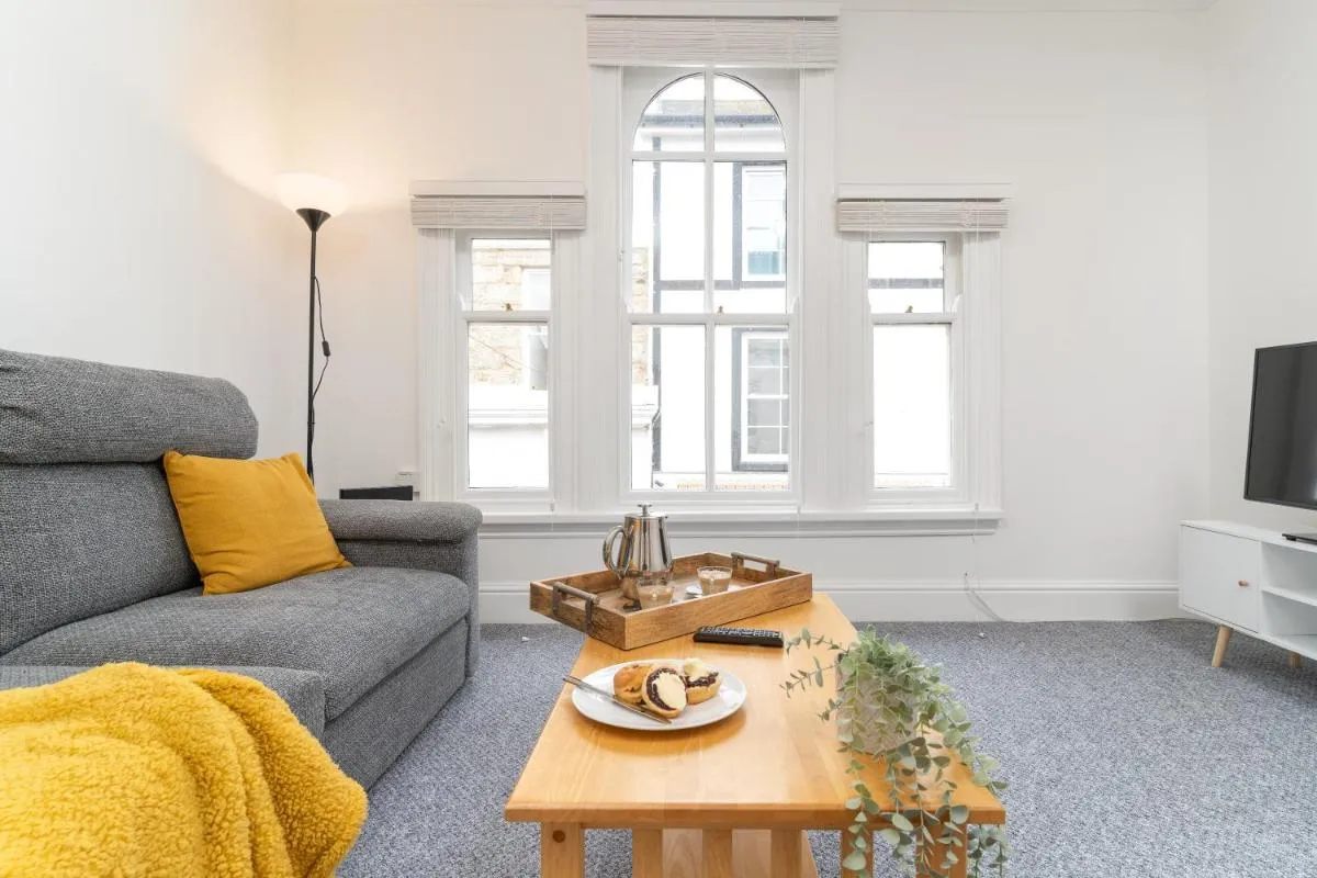 Image 4 of Bright~ Town Center~ 2 bed~Penzance