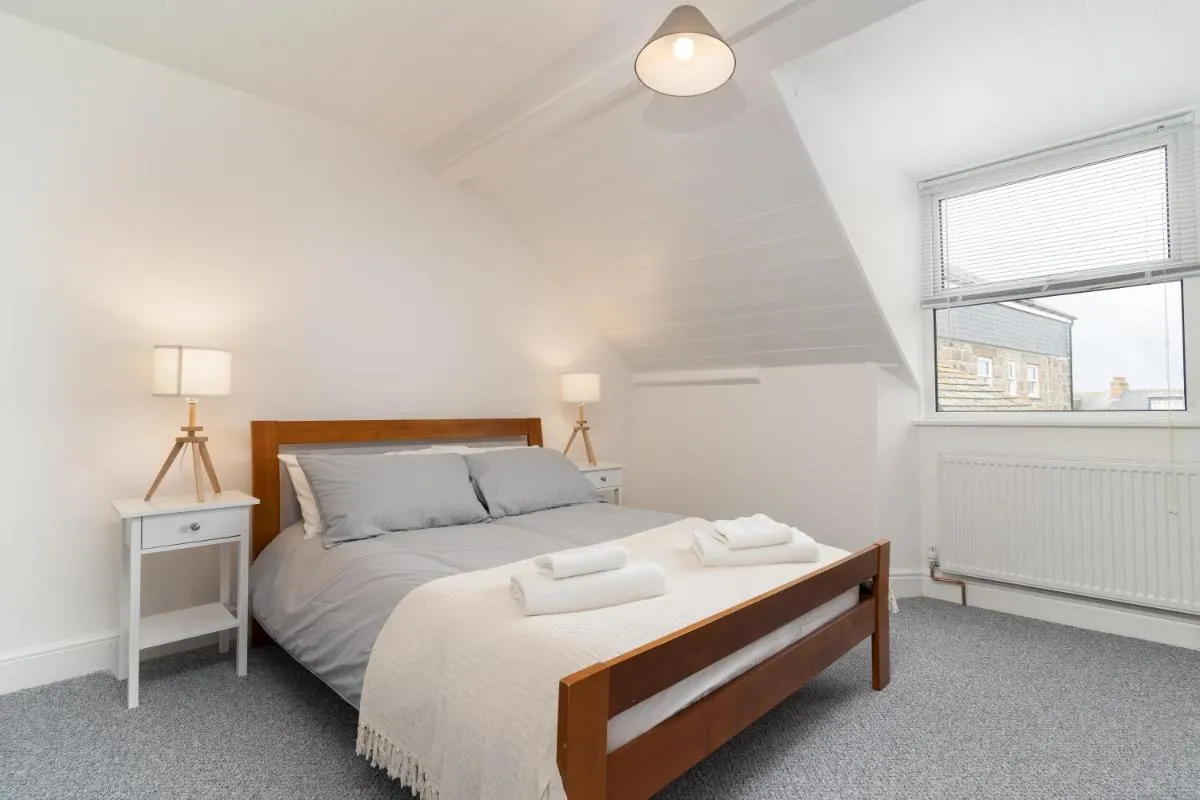 Image 6 of Bright~ Town Center~ 2 bed~Penzance