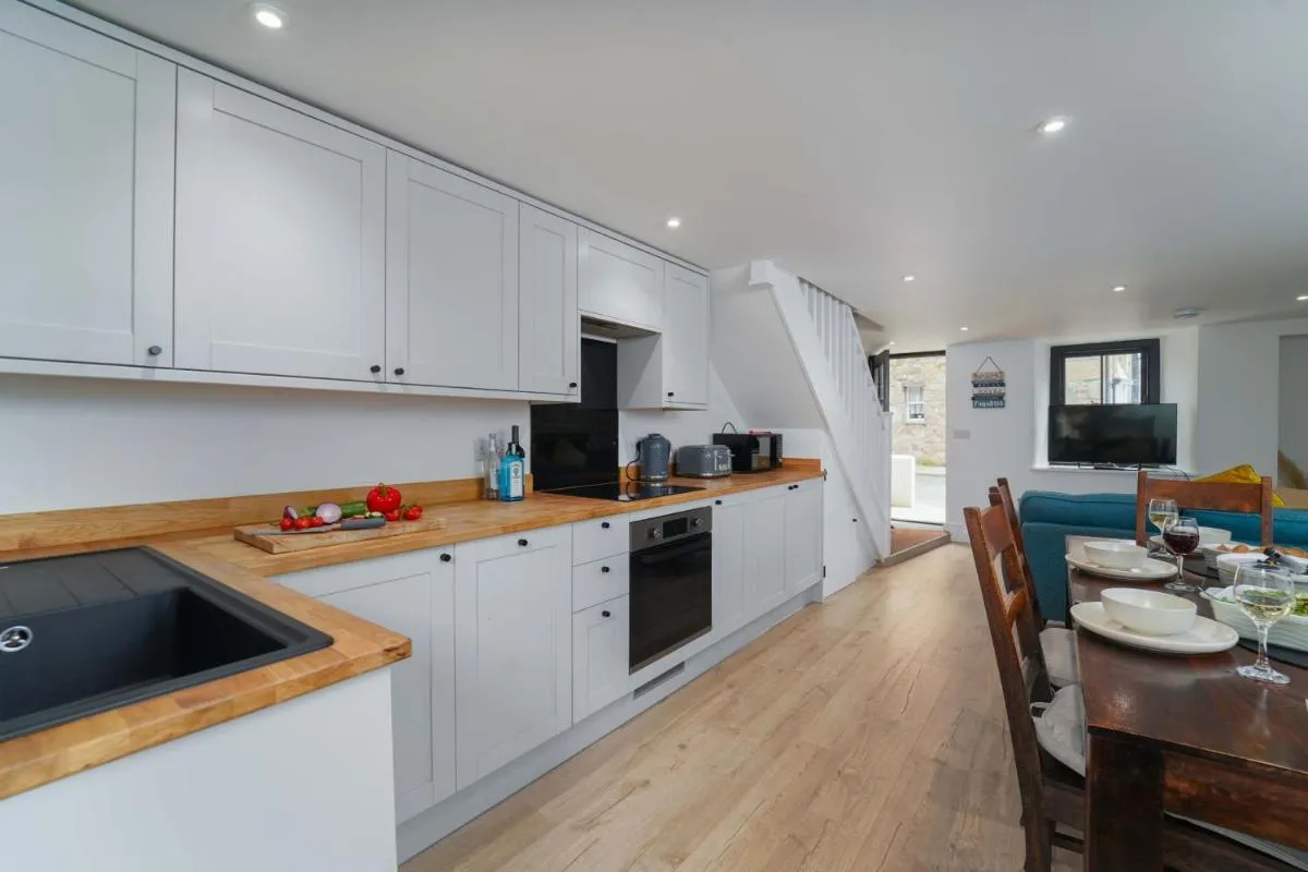 Image 3 of Burrow Cottage