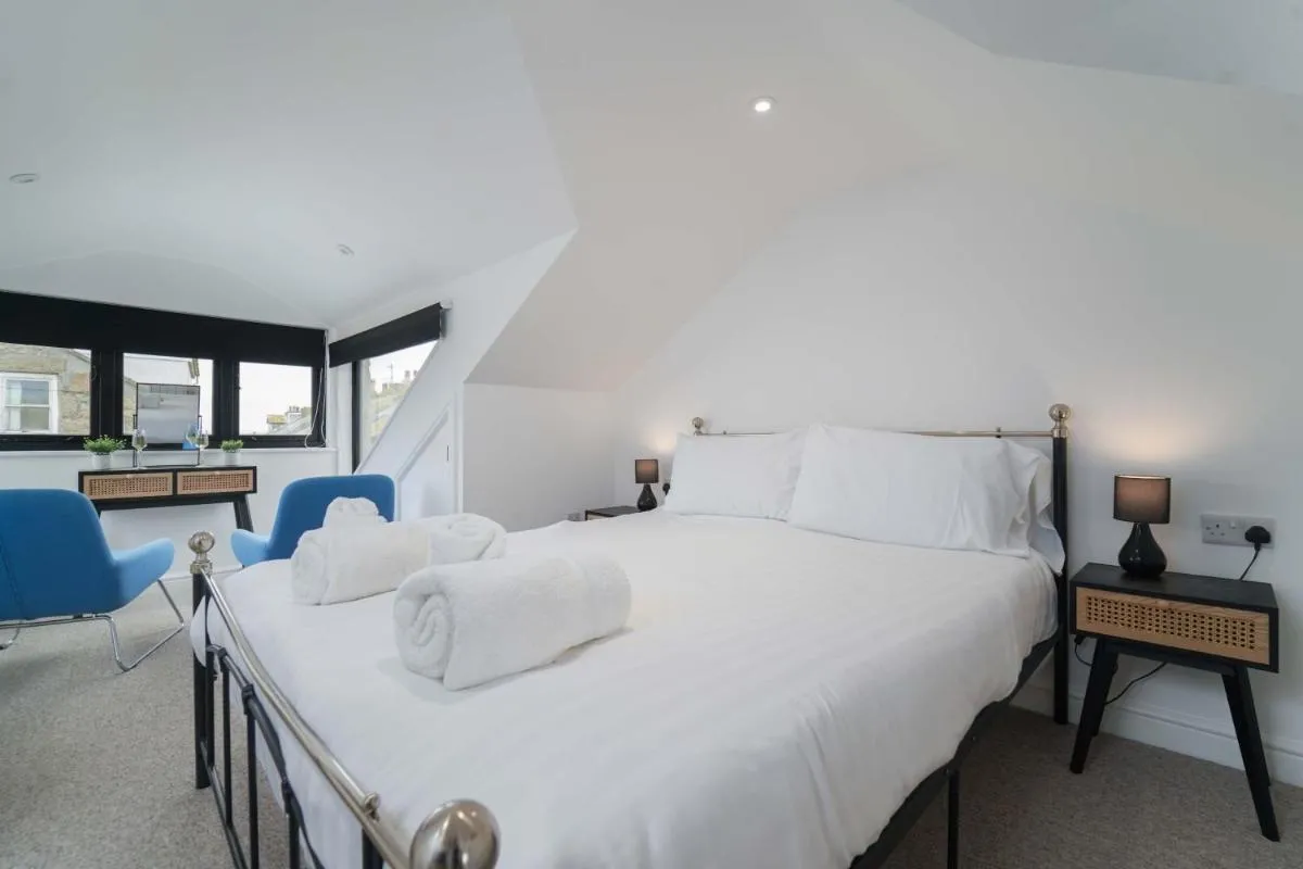 Image 1 of Burrow Cottage
