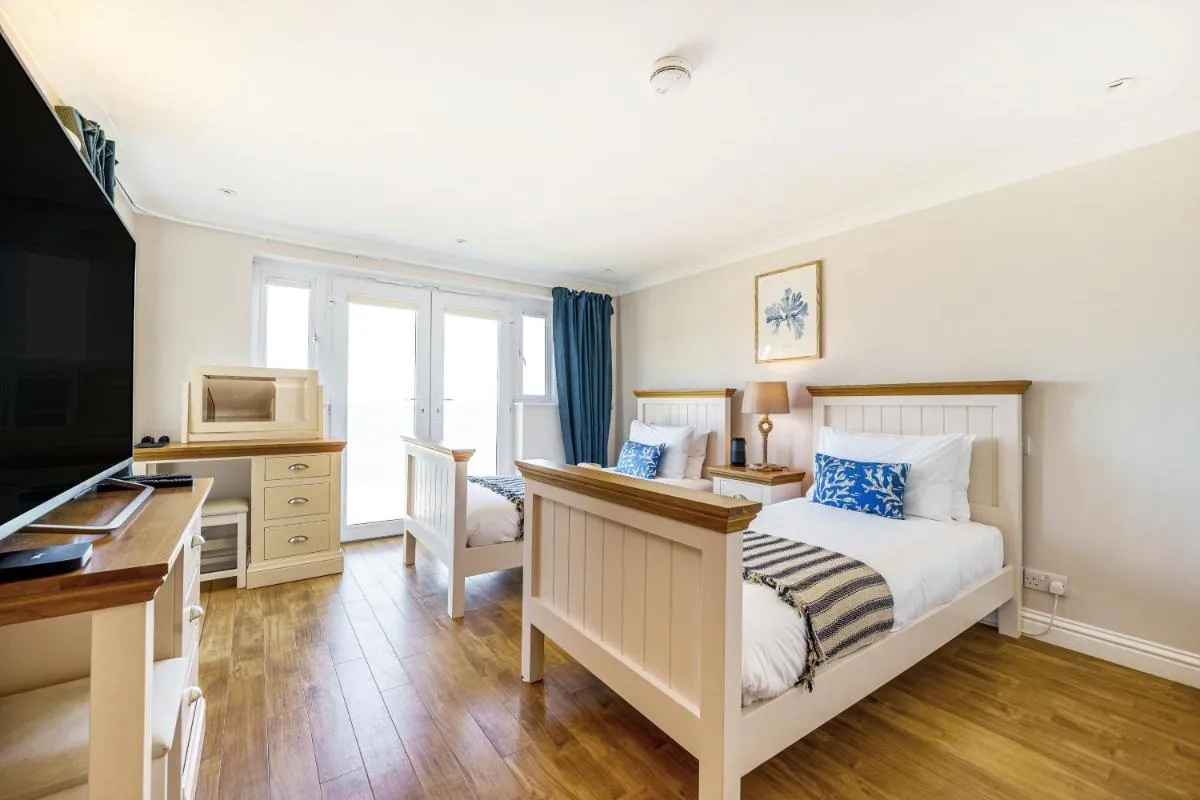 Image 3 of Carbis Bay – Luxury 3 Bed Penthouse Apartment with Sea Views Parking Sauna Balcony