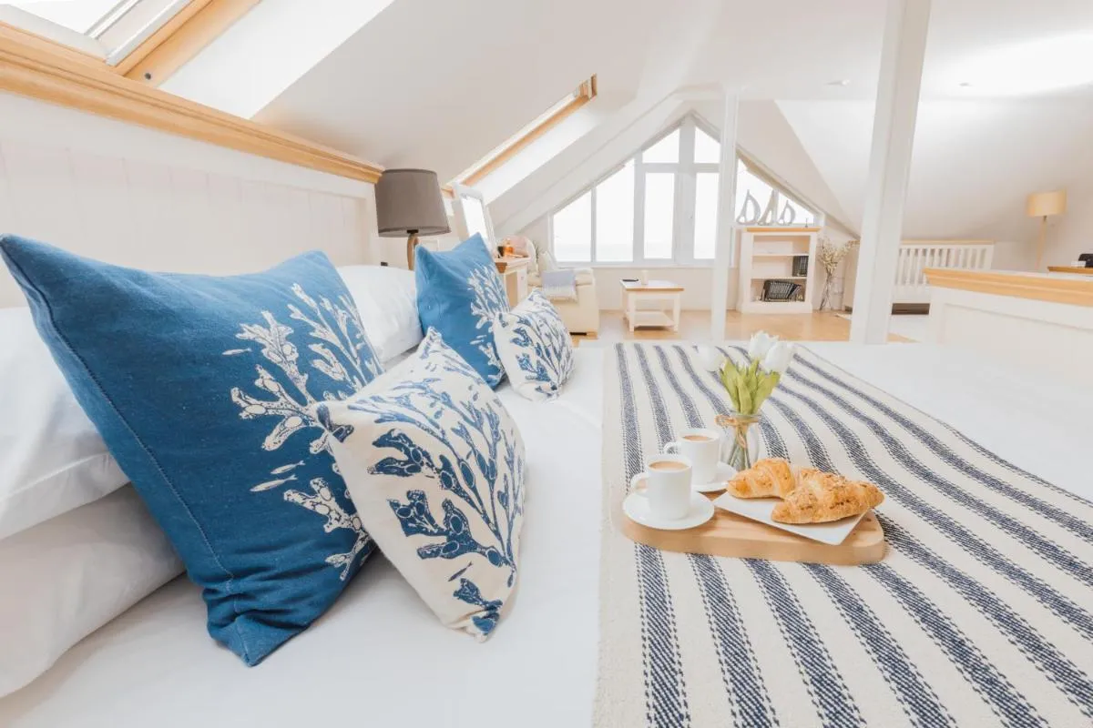 Image 6 of Carbis Bay – Luxury 3 Bed Penthouse Apartment with Sea Views Parking Sauna Balcony