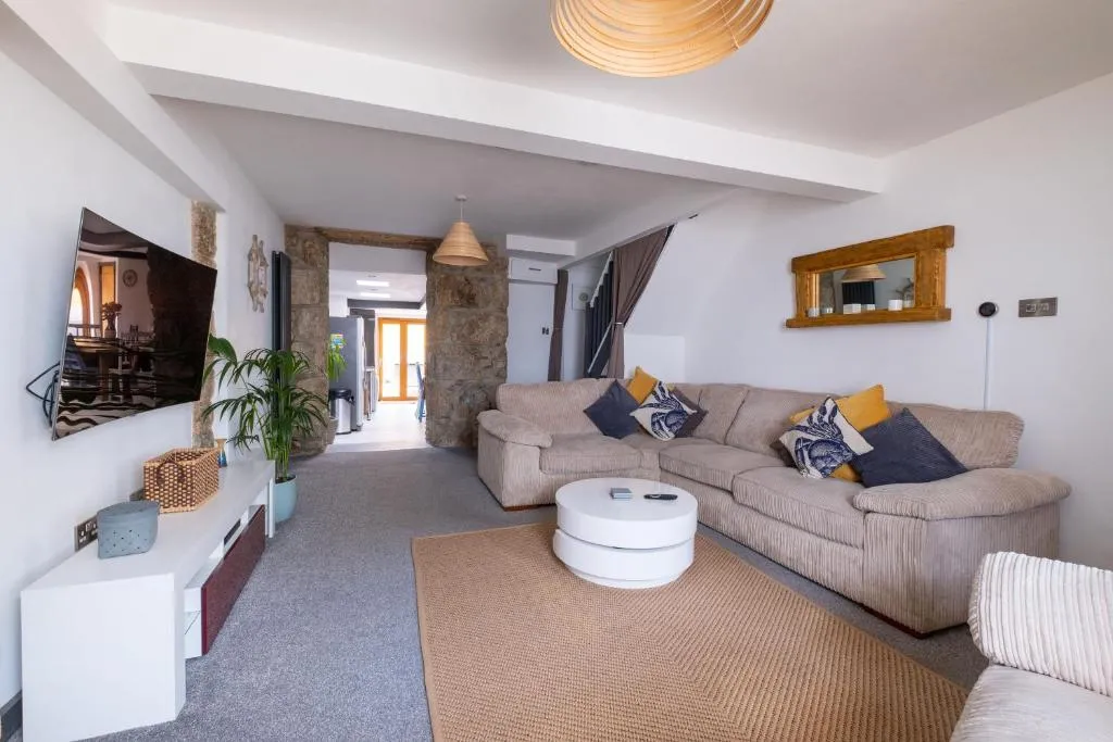 Image of Central Penzance, Modern stylish home, Near Seafront with Gated parking