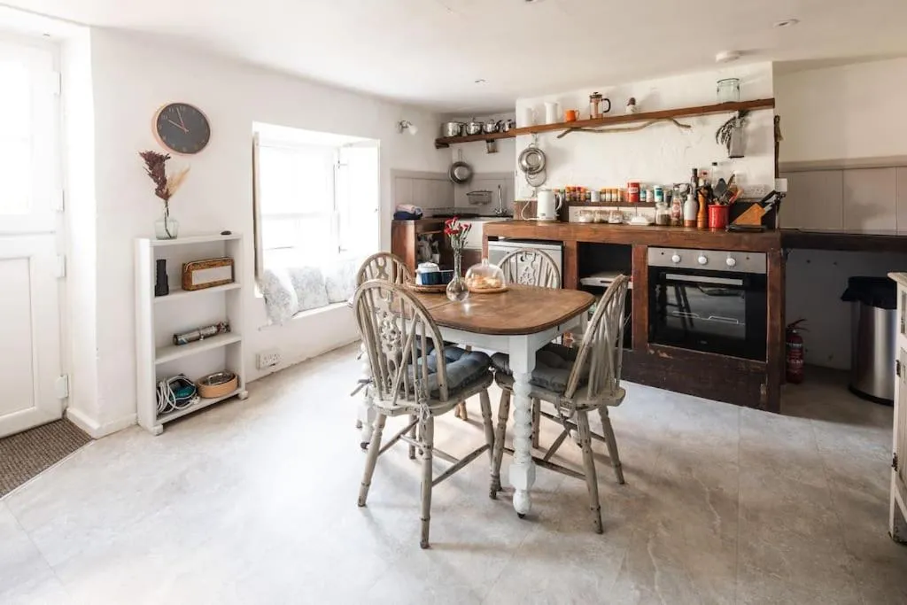 Image 1 of Charming Cottage near Beach!