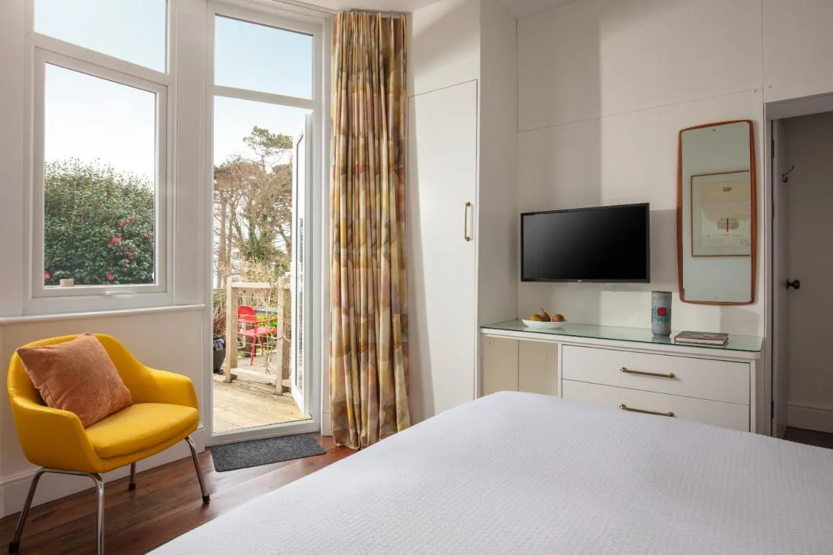 Image 2 of Chelsea House Holiday Apartments