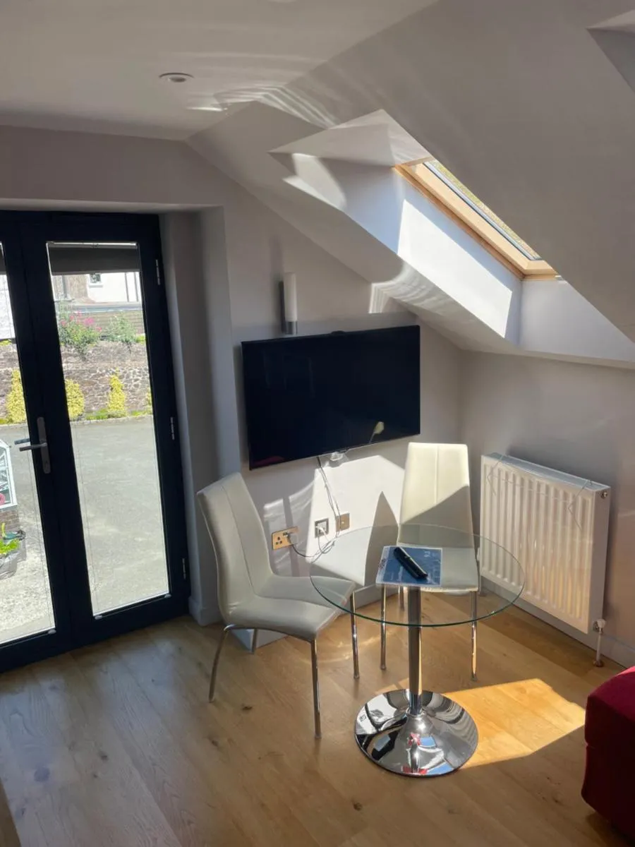 Image 3 of Coachhouse