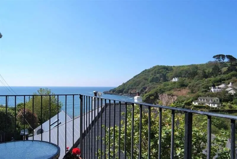 Image of Cosy Beachfront Retreat with Stunning Sea Views & Free Access to a Local Indoor Pool