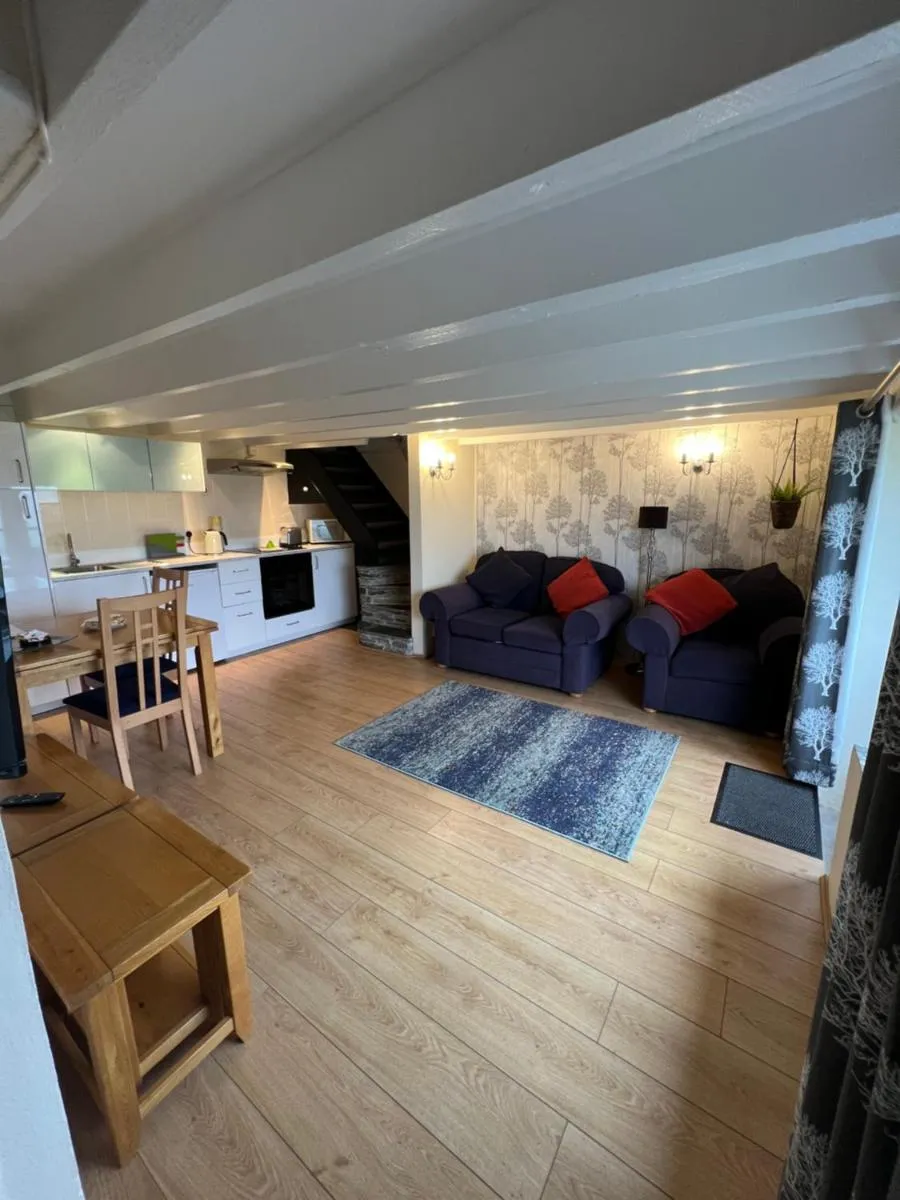 Image 2 of Courtyard Farm Cottages