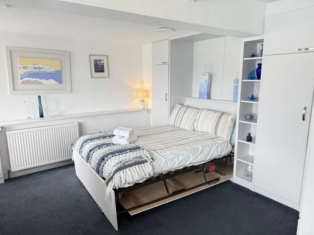 Image 6 of Crows Nest – panoramic views of St Ives harbour