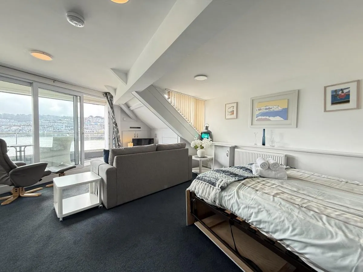 Image 1 of Crows Nest – panoramic views of St Ives harbour