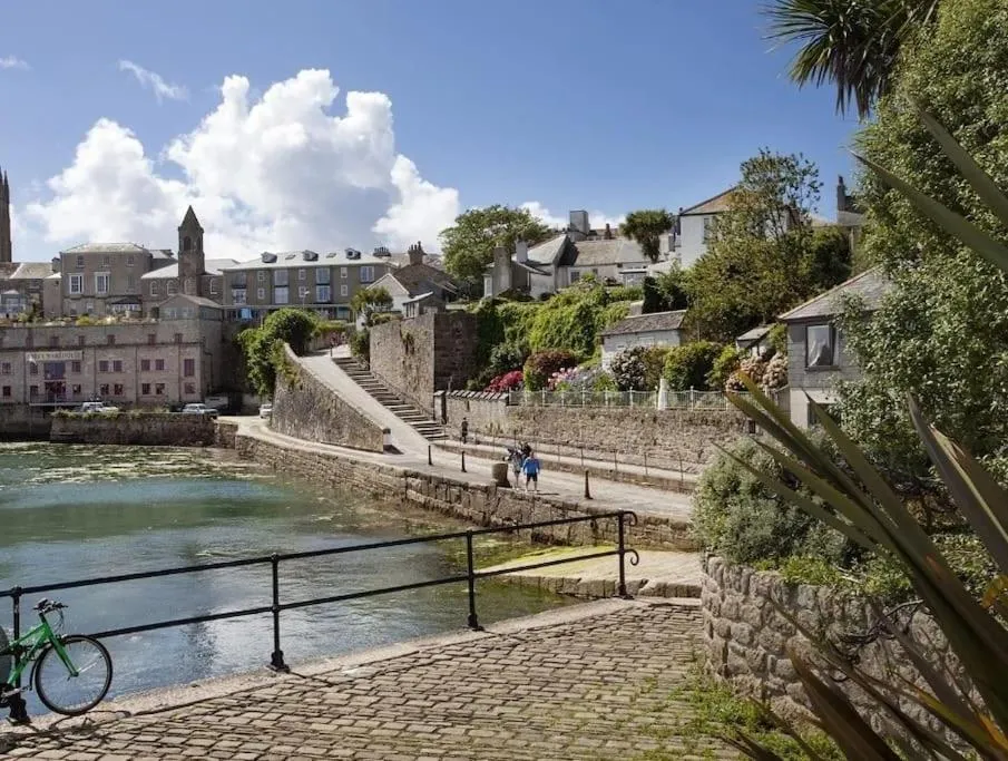 Image of Eastern Green Apartment, Penzance – Beach access and Parking