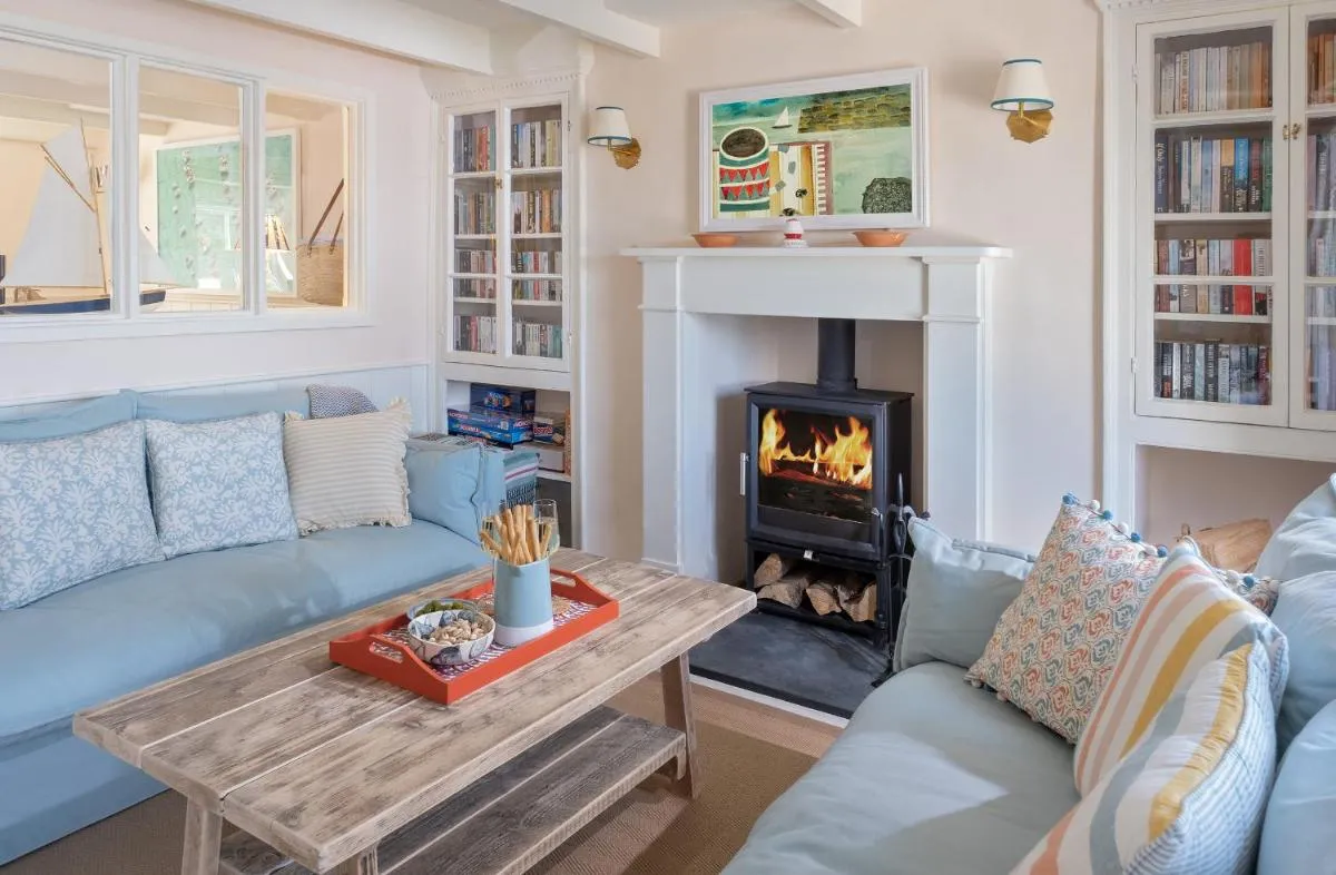 Image 2 of Enchanting Harbourside Cottage with Panoramic Views