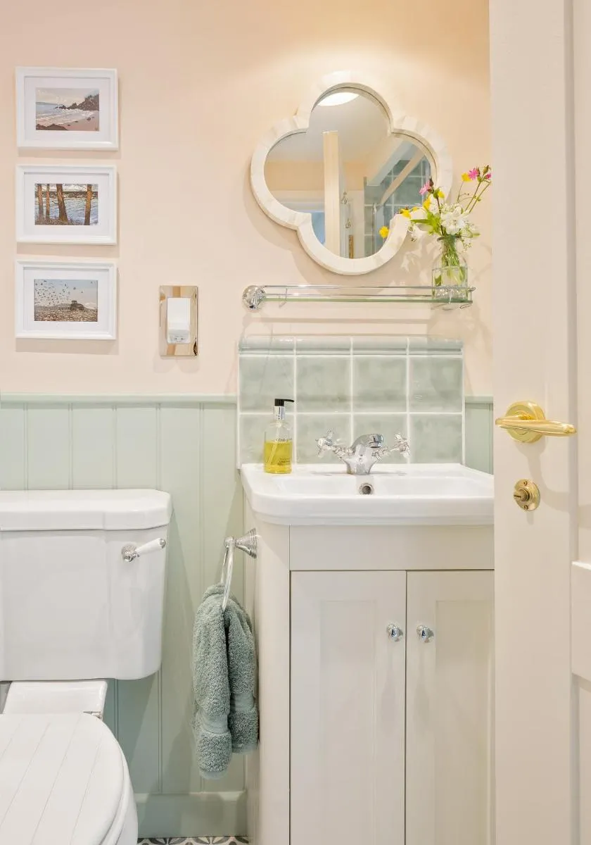 Image 3 of Enchanting Harbourside Cottage with Panoramic Views