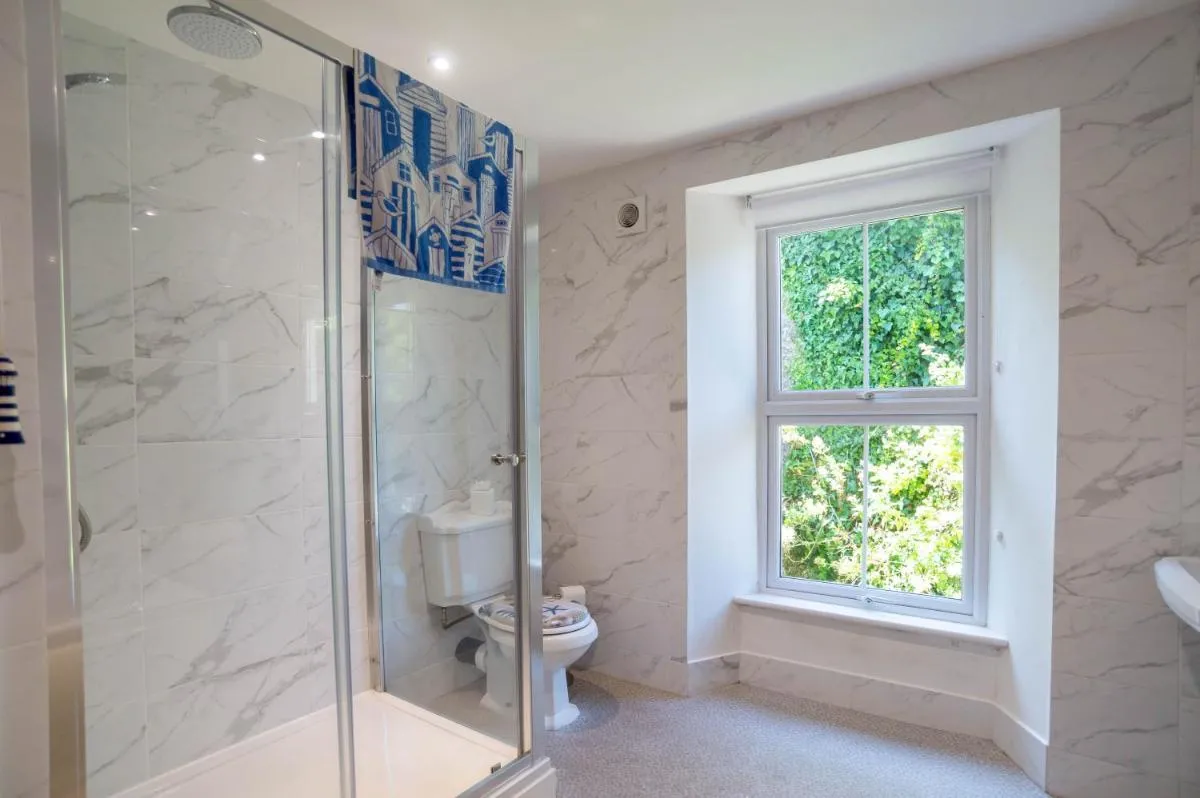 Image 2 of Fabulous 2 Bed Cottage – Outstanding Sea Views
