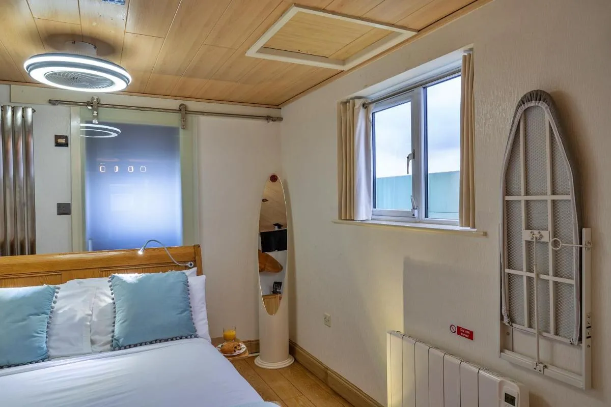 Image 1 of Finest Retreats – Treknow Summerhut