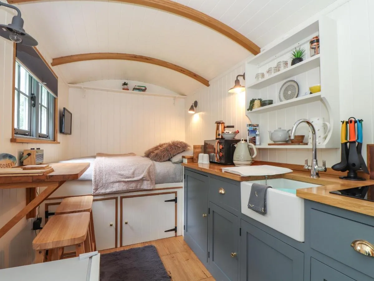 Image 6 of Godrevy Shepherds Hut