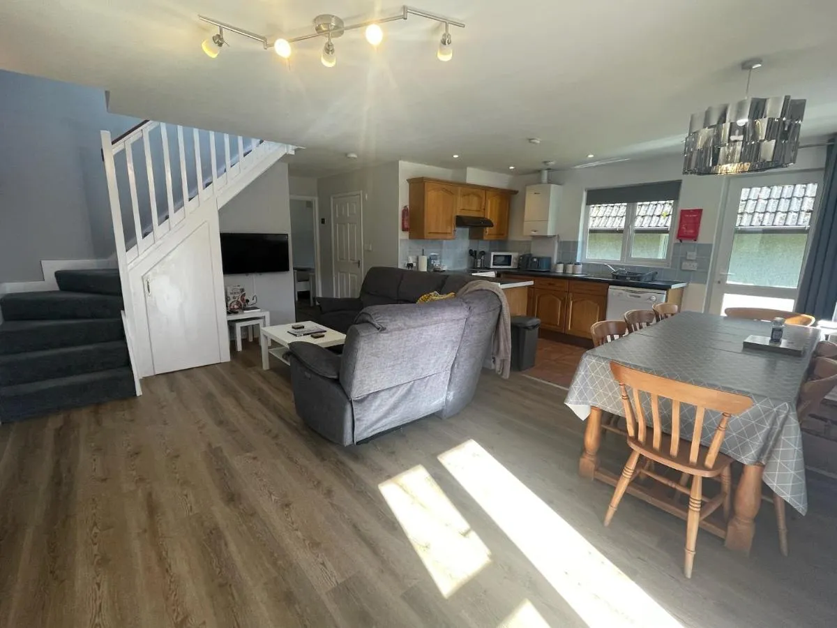 Image 2 of Hengar Manor 4 bed Sleeps 9