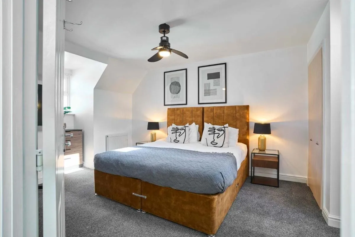 Image 2 of Host & Stay – Hazelnut House