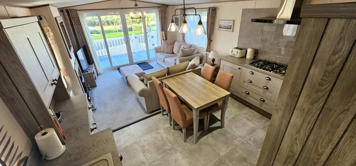 Image 2 of Hot Tub Lodge Cornwall – Meadow Lakes Holiday Park