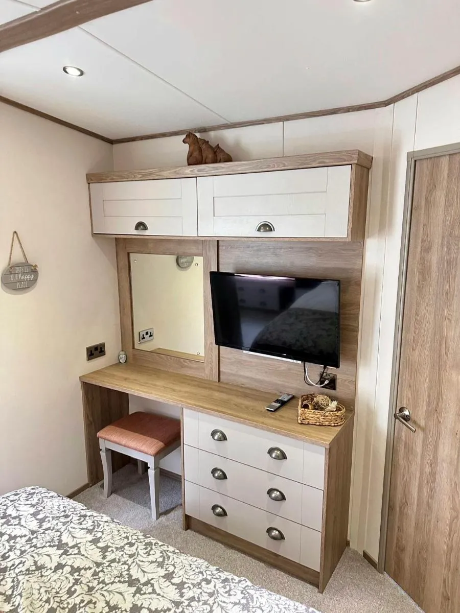 Image 6 of Hot Tub Lodge Cornwall – Meadow Lakes Holiday Park