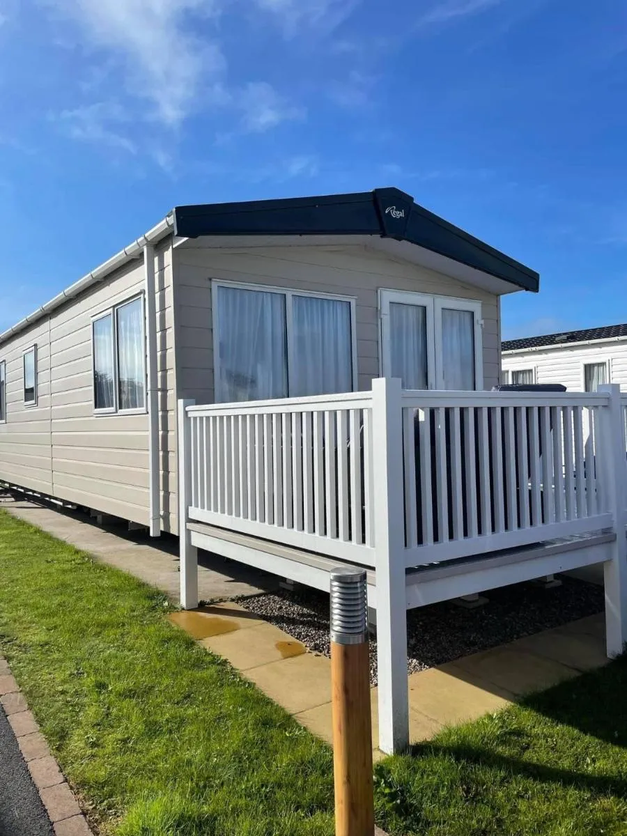 Image 2 of Kilden Kernow – Luxury 6 berth Caravan near Bude