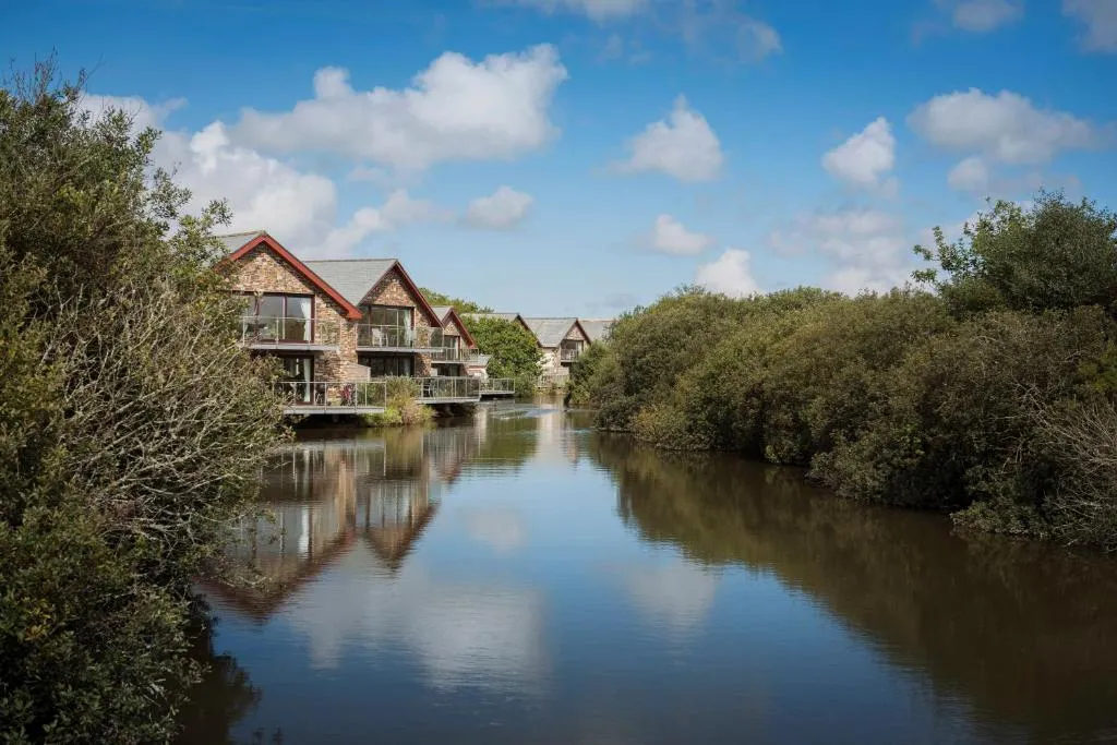 Image of KingFisher Hot Tub & log Burner house on Premium lakeside with Resort Facilities