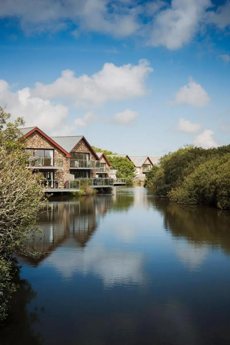 Image 6 of KingFisher Hot Tub & log Burner house on Premium lakeside with Resort Facilities