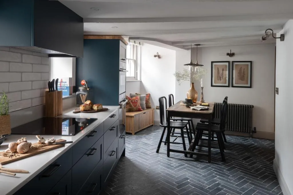 Image of Kittiwake Cottage – Charming harbour-side cottage, luxury interiors