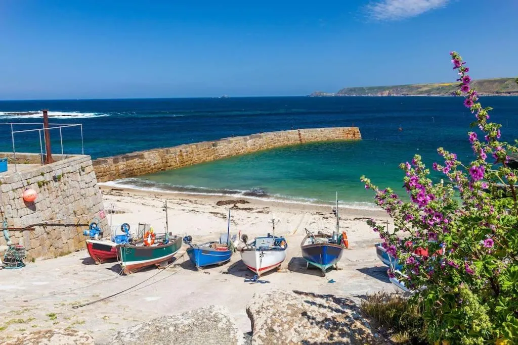 Image 5 of Large 3 bedroom flat in Sennen