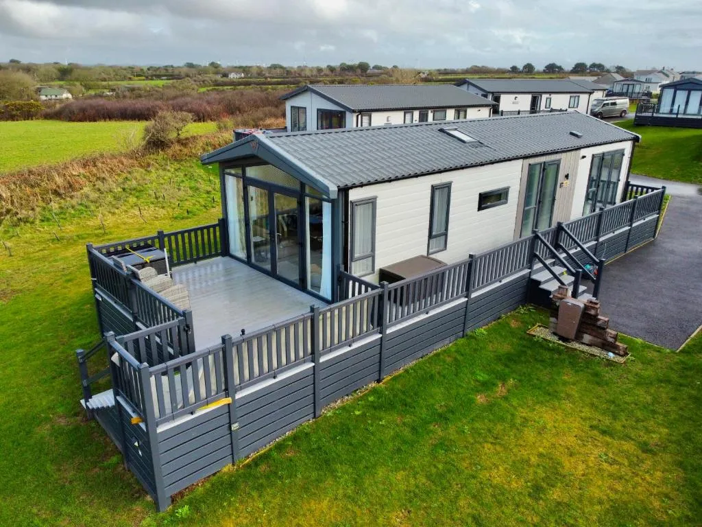 Image of Lodge with sea & country views
