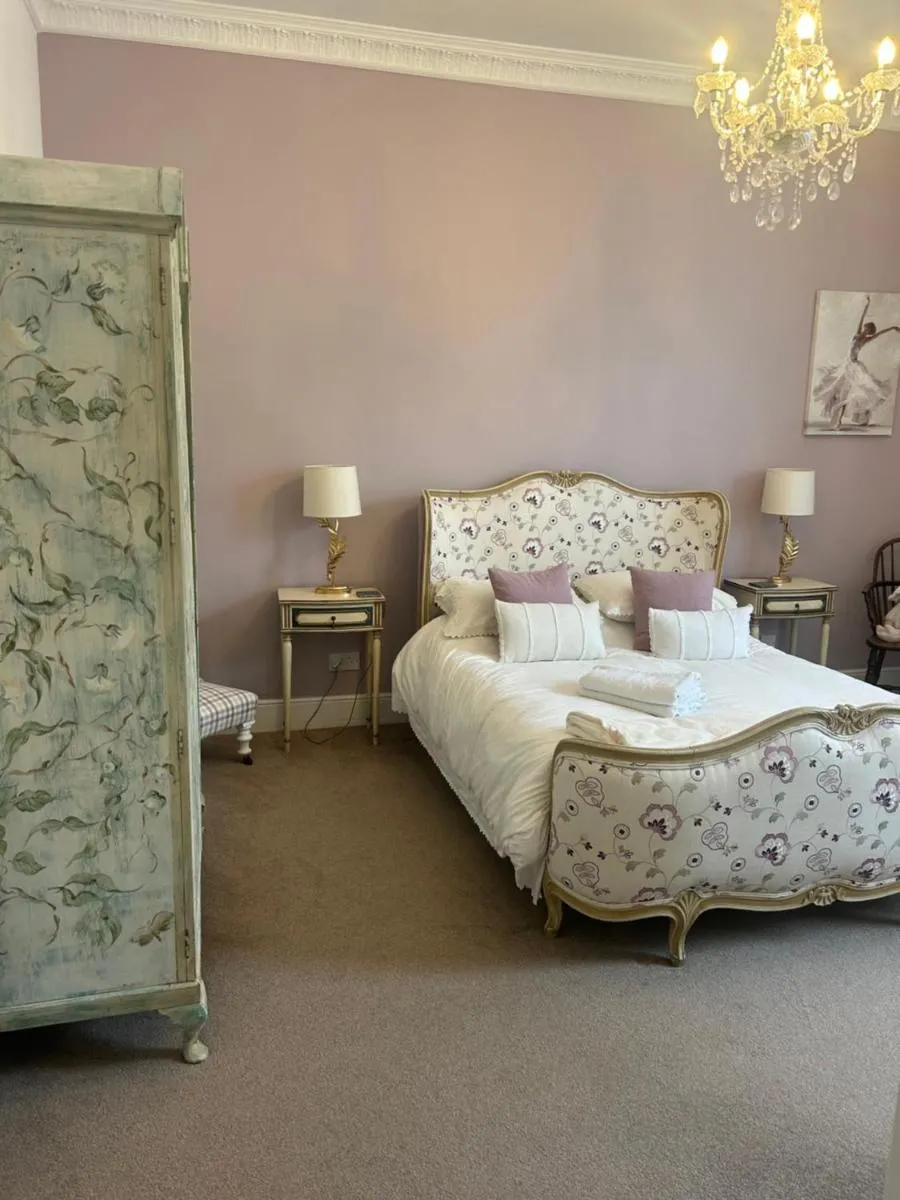 Image 1 of Lovely 1 bed flat in Victorian house 300m seafront