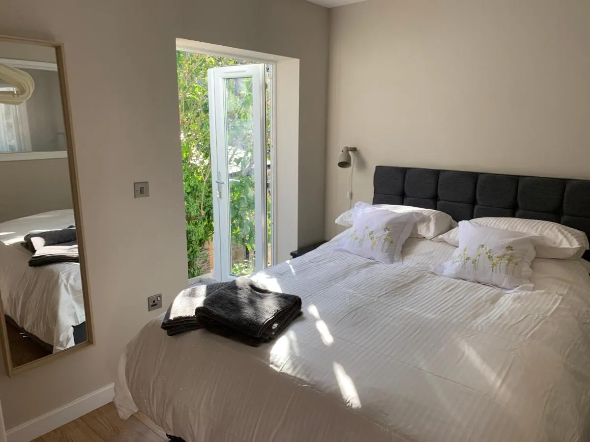 Image 1 of Lovely flat, balcony & woodstove, parking close