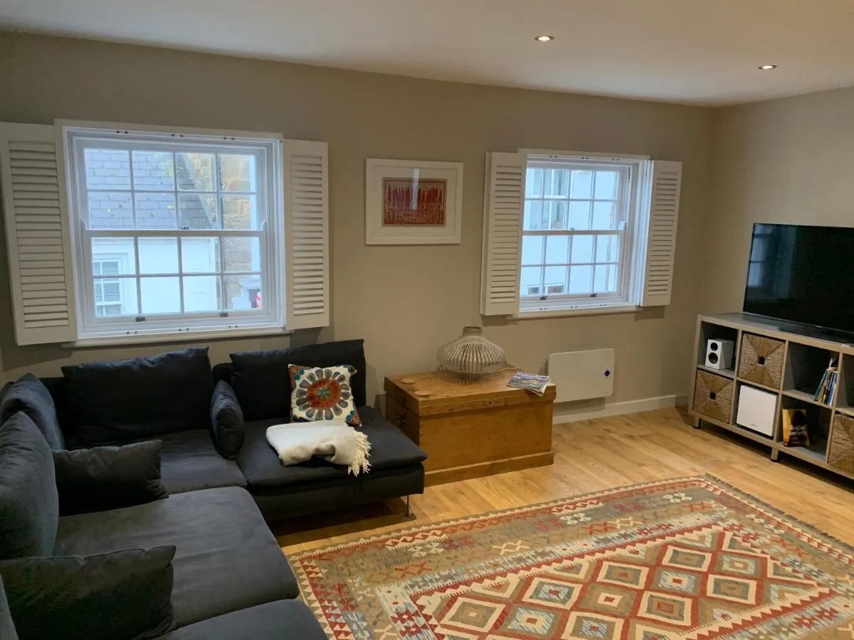 Image 4 of Lovely flat, balcony & woodstove, parking close