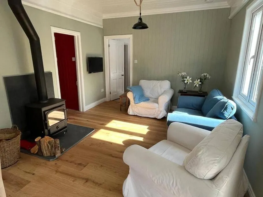Image 4 of Lower Hill Cottage w/Swedish Hot Tub