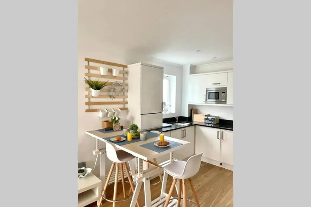 Image 3 of Luna Beach – Luxury Carbis Bay Apartment + Parking