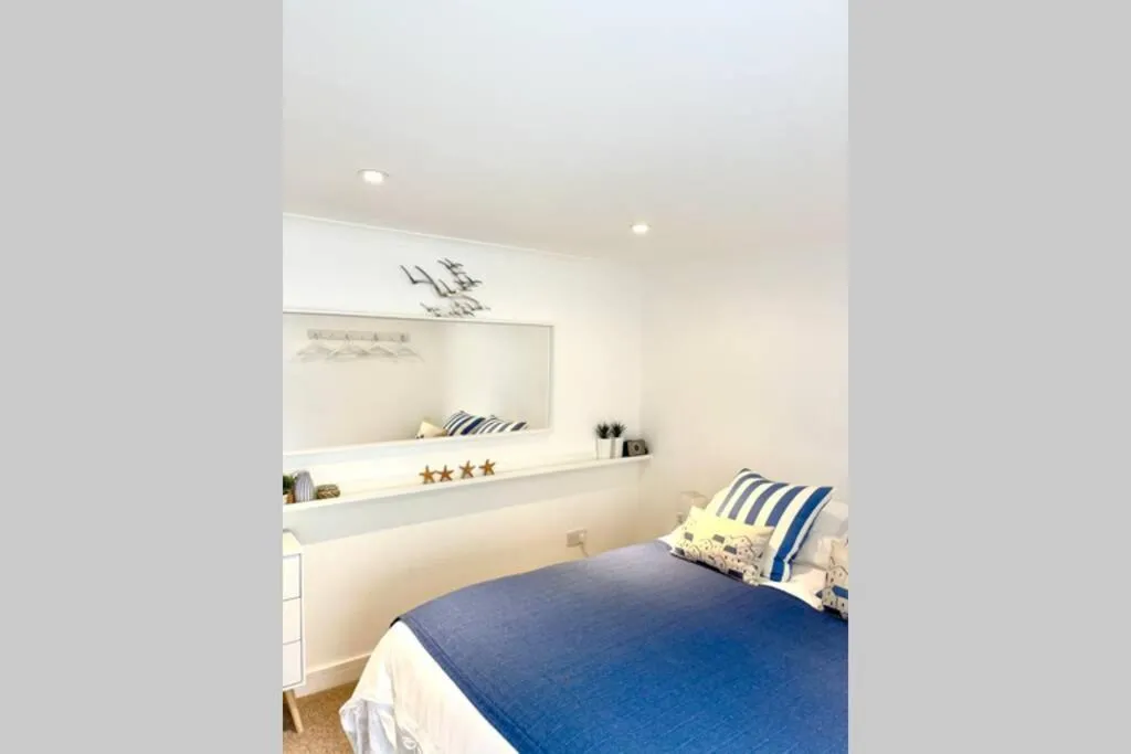 Image 1 of Luna Beach – Luxury Carbis Bay Apartment + Parking