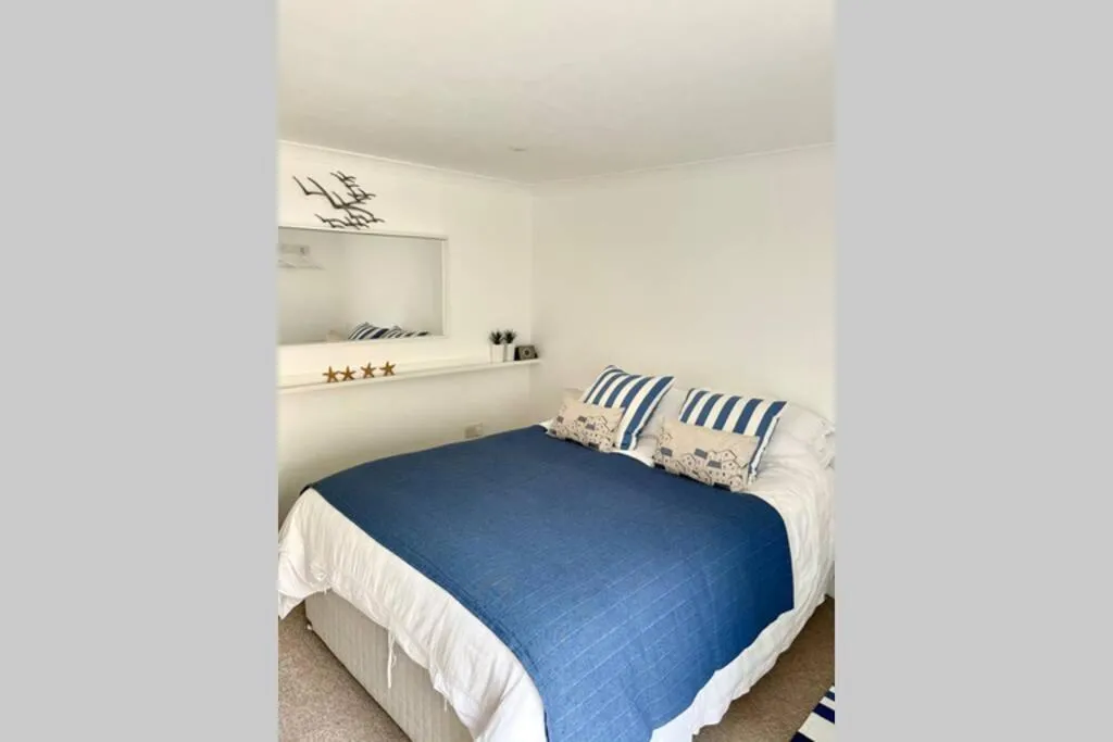 Image 6 of Luna Beach – Luxury Carbis Bay Apartment + Parking