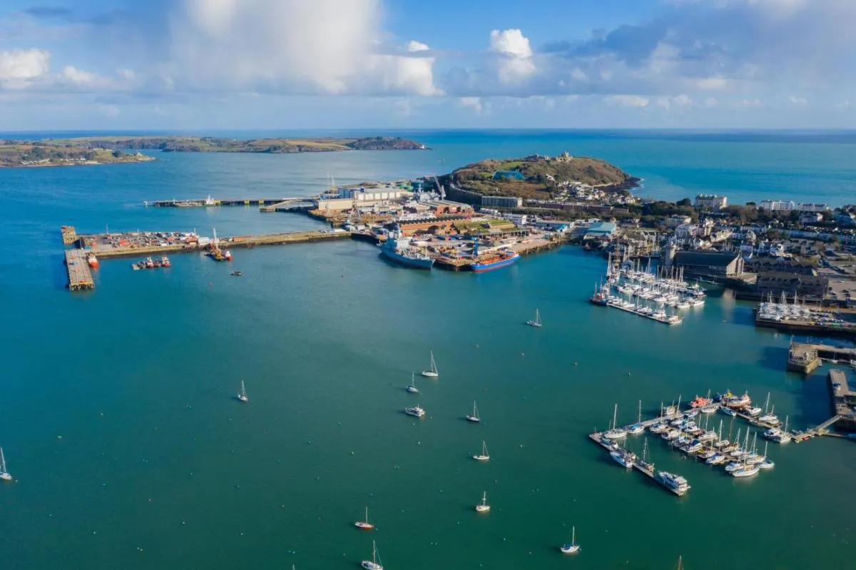 Image 3 of Luxury 3-bed apartment, with direct beach access, free parking & sea views !