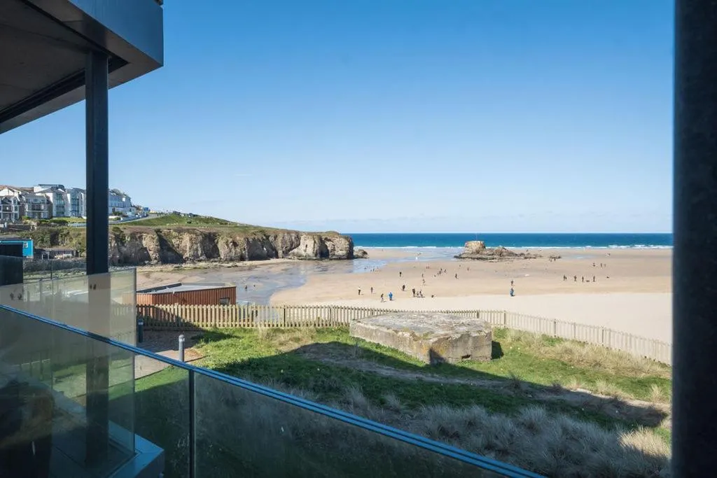 Image 4 of Luxury beach apartment