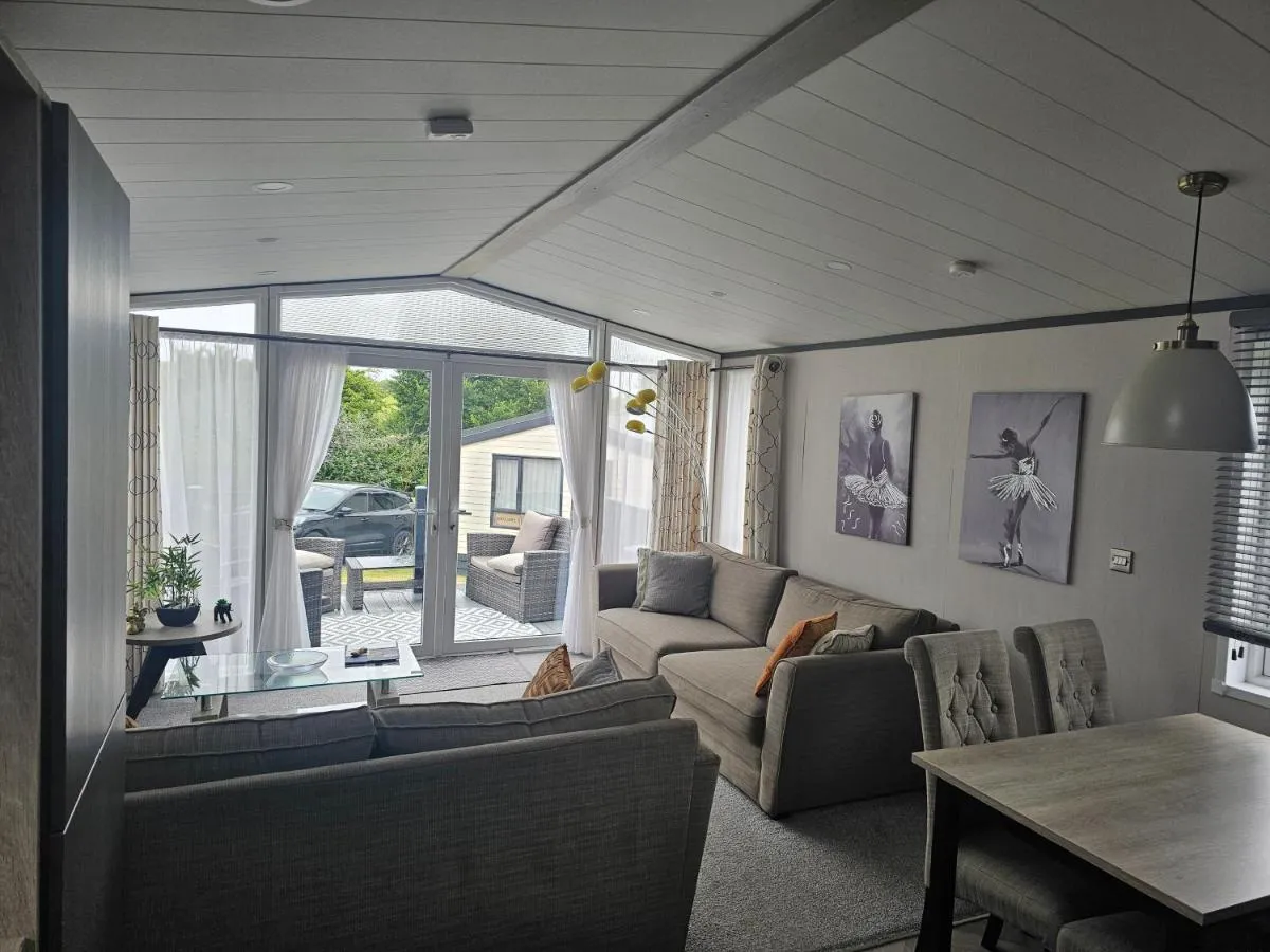 Image 2 of Mawgan Pads Padstow