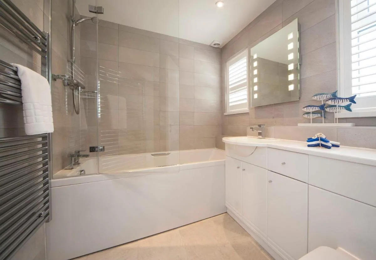 Image 2 of Mawgan Porth Apartments