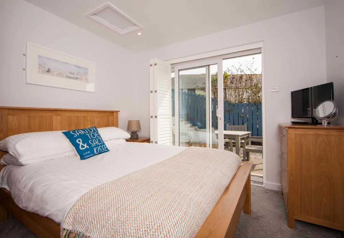 Image 1 of Mawgan Porth Apartments