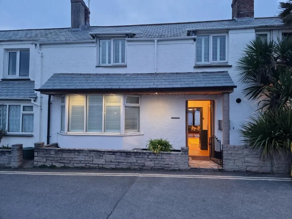 Image of Neet Retreat – sleeps 7 next to beach