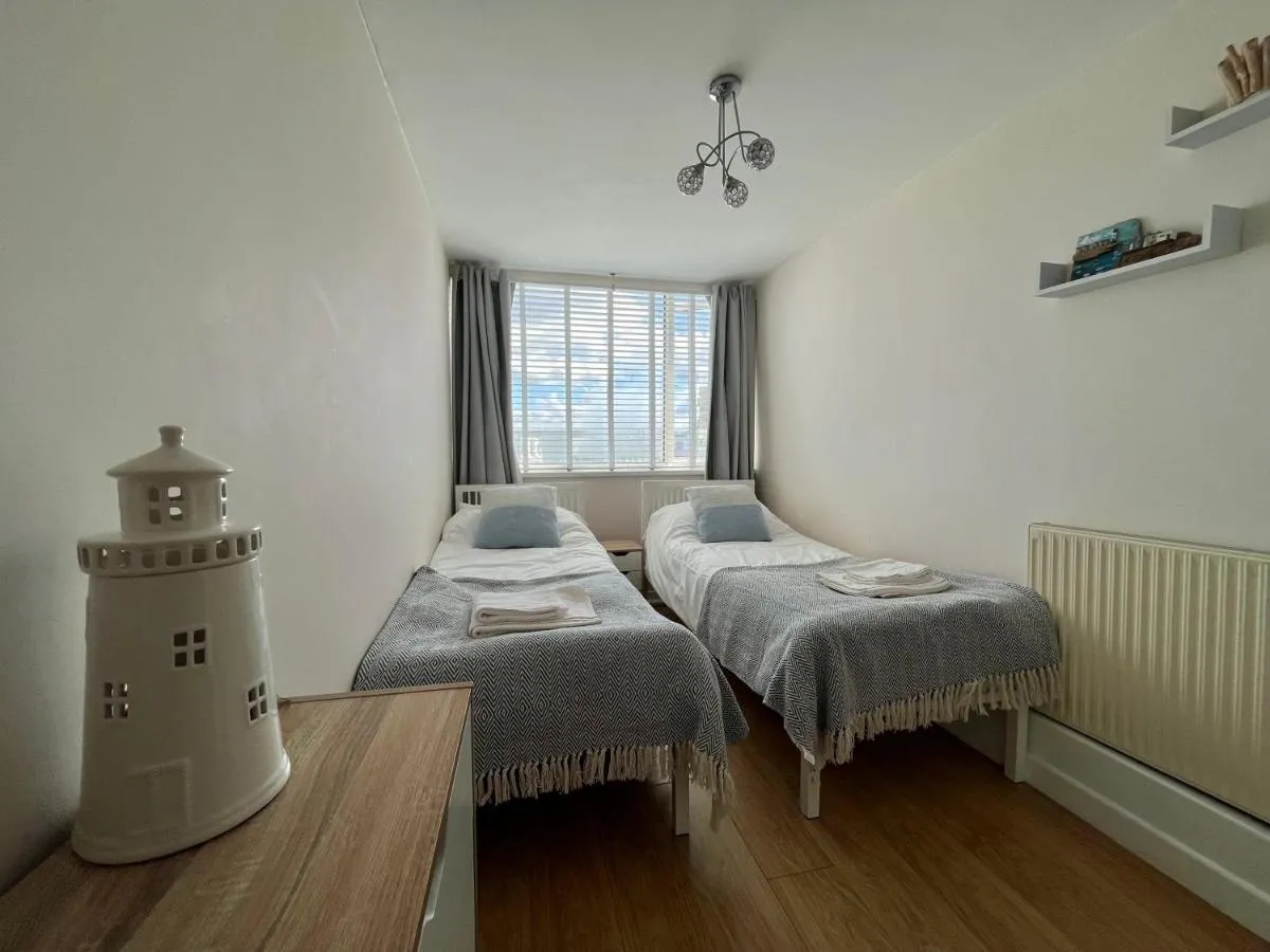 Image 6 of Newquay Fistral Beach View with pool