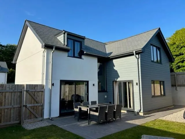Image of No 1 The Paddock – Spacious holiday home with a hot tub